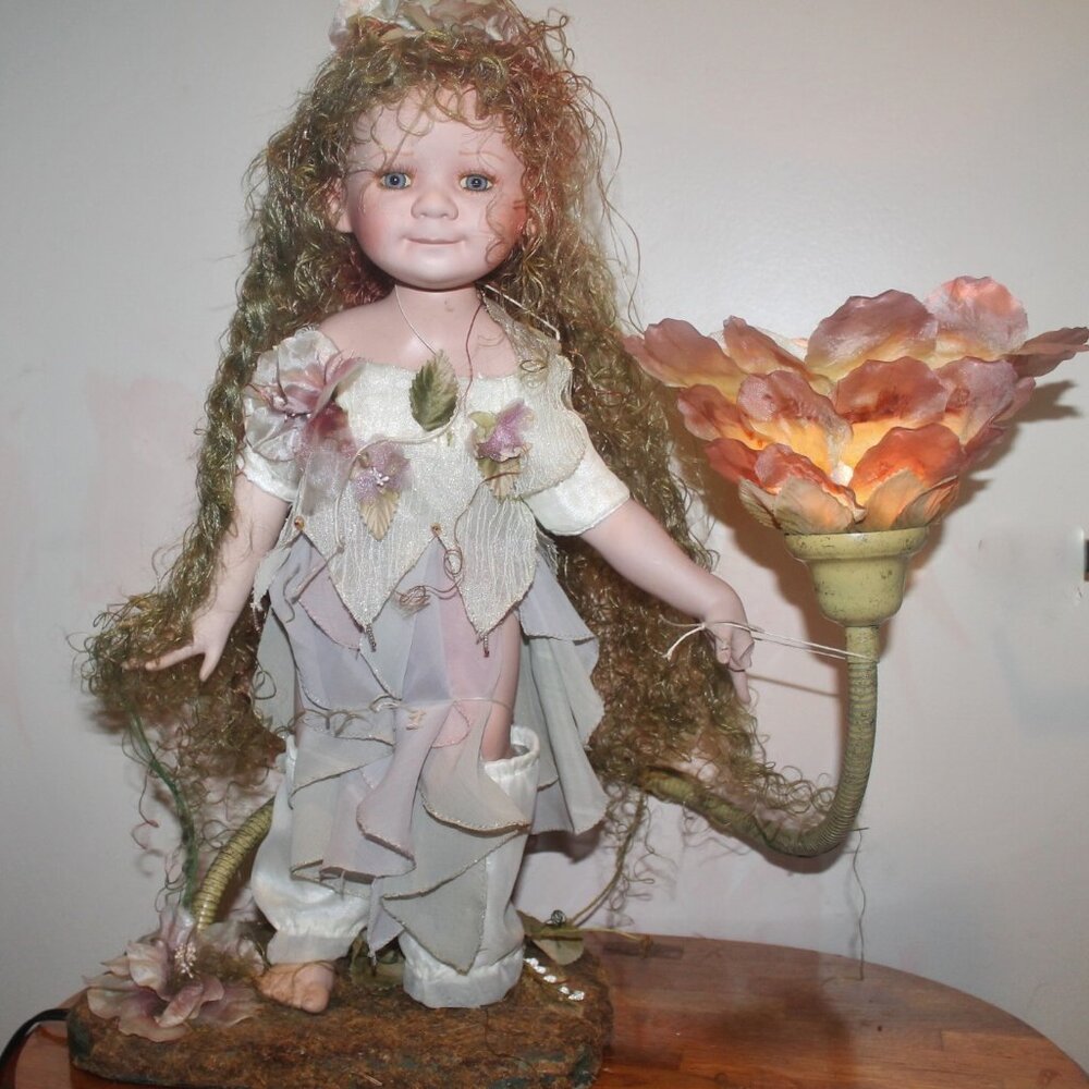 Vintage Showstoppers Duck House Heirloom Porcelain Fairy Doll Flower Lamp